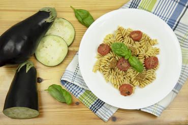 Fusilli au pesto d'aubergines Bio Organica Italia et tomates cerise Fusilli au pesto d'aubergines Bio Organica Italia et tomates cerise