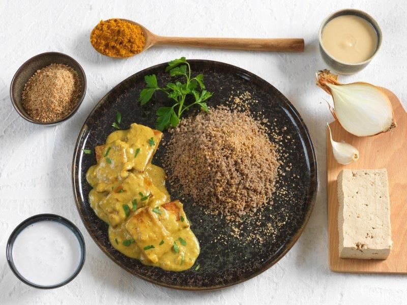 Filets de poulet au curry et à la purée d'amande Filets de poulet au curry et à la purée d'amande