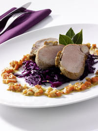 Chou rouge confit, mignon de porc à la graine de moutarde Chou rouge confit, mignon de porc à la graine de moutarde